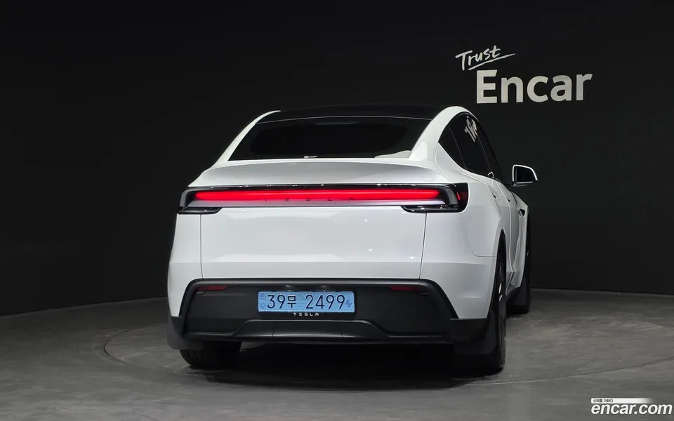Tesla Model Y RWD 2025 — thumbnail 4