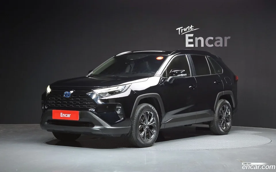 Toyota RAV4 2.5 2WD XLE 2024 — photo 1, buy with delivery to Moscow