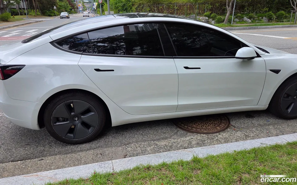 Tesla Model 3 RWD 2022 — thumbnail 2