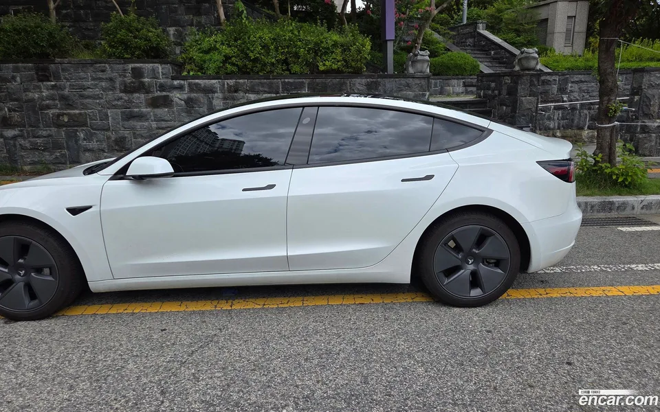 Tesla Model 3 RWD 2022 — thumbnail 3