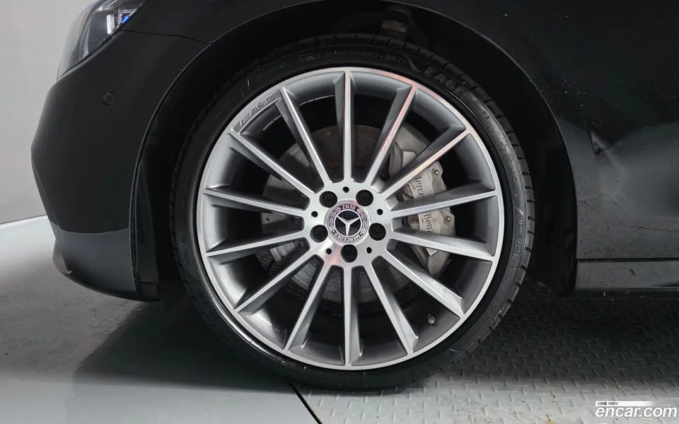 Mercedes-Benz E-Class E350 4MATIC AMG Line 2022 — thumbnail 2