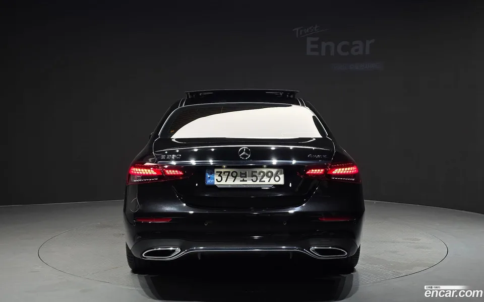 Mercedes-Benz E-Class E350 4MATIC AMG Line 2022 — thumbnail 4