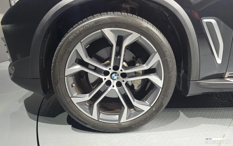 BMW X5 xDrive 40i xLine 2023 — thumbnail 2