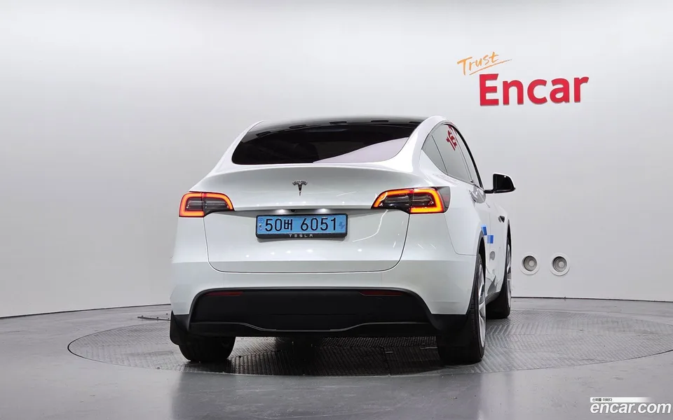 Tesla Model Y RWD 2024 — thumbnail 4