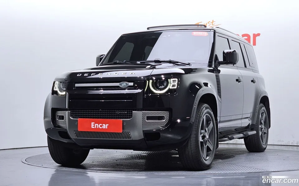 Land Rover Defender 110 P300 X- SE 2023 — photo 1, buy with delivery to Moscow