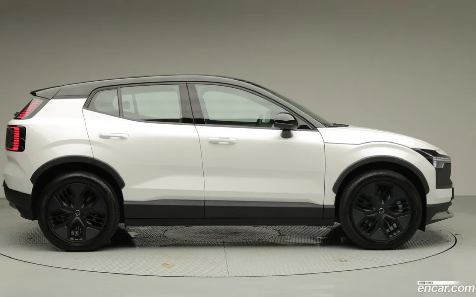 Volvo EX30 Cross Country 2025 — миниатюра 3