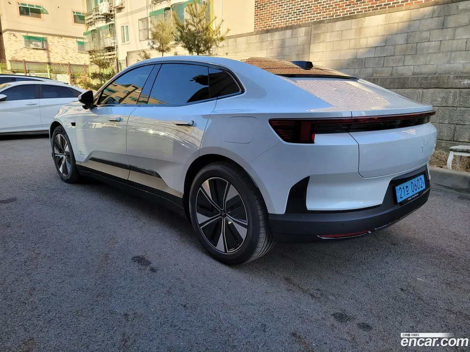 Polestar Polestar 4 2025 — thumbnail 2