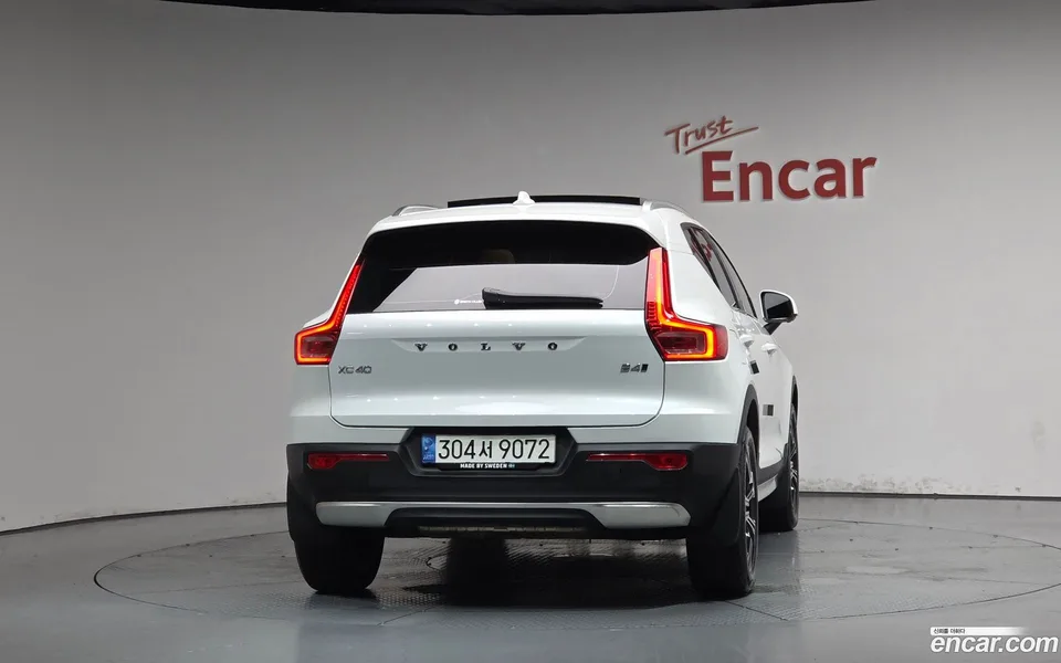 Volvo XC40 B4 2022 — thumbnail 4