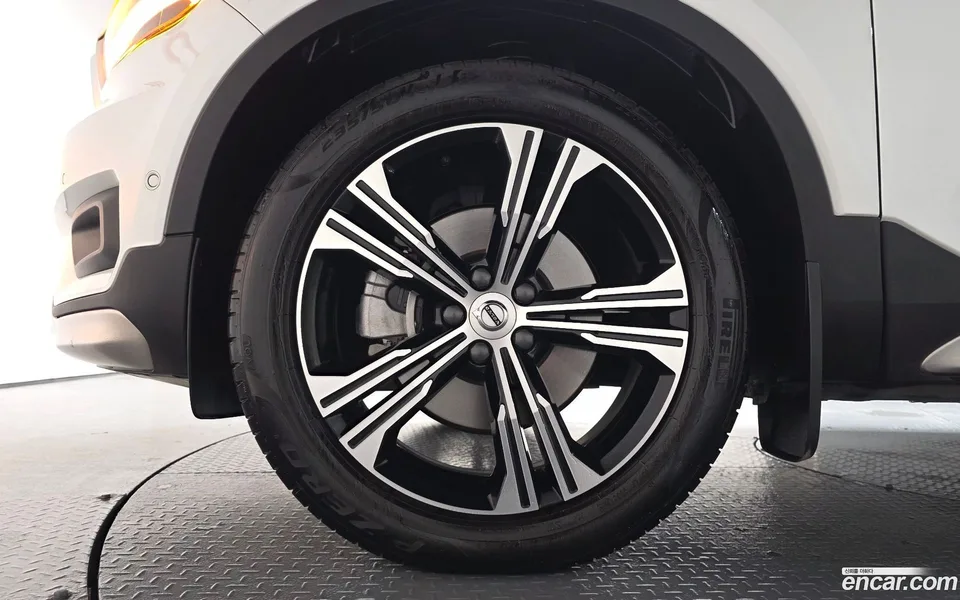 Volvo XC40 B4 2022 — thumbnail 5