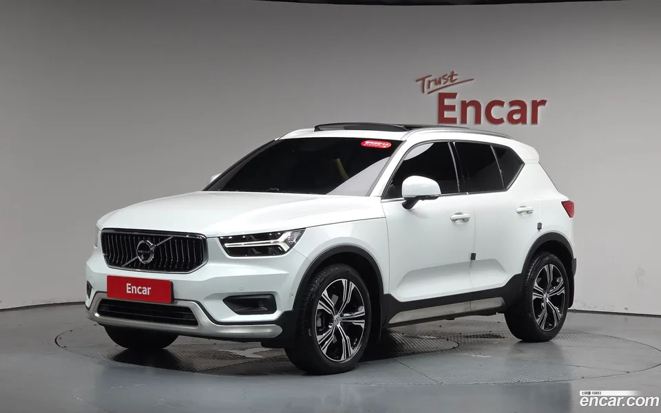 Volvo XC40 B4 2022 — photo 1, buy with delivery to Moscow
