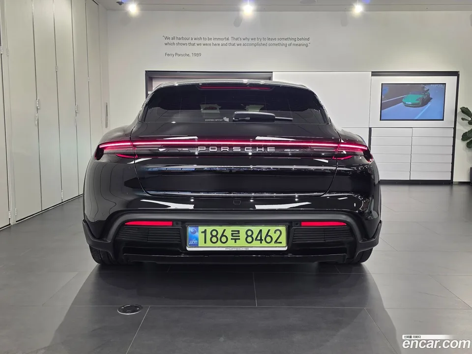 Porsche Taycan 4 2025 — thumbnail 4