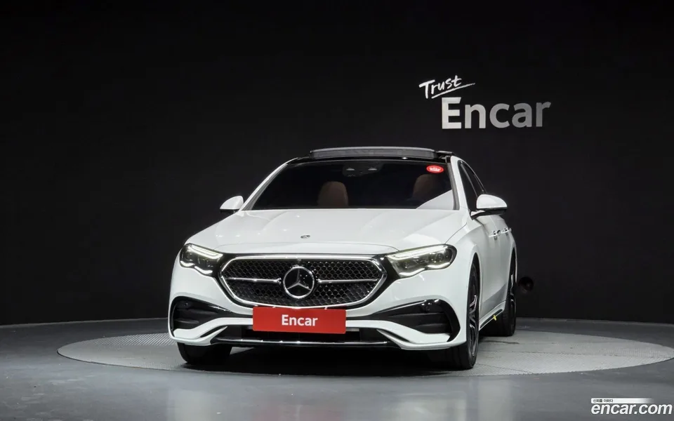 Mercedes-Benz E-Class E300 4MATIC AMG Line 2024 — thumbnail 3