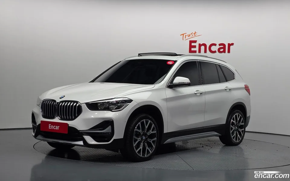 BMW X1 xDrive 20i xLine 2022 — photo 1, buy with delivery to Moscow