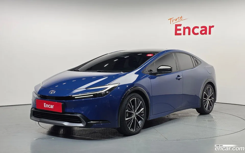 Toyota Prius 2.0 XLE 2024 — photo 1, buy with delivery to Moscow
