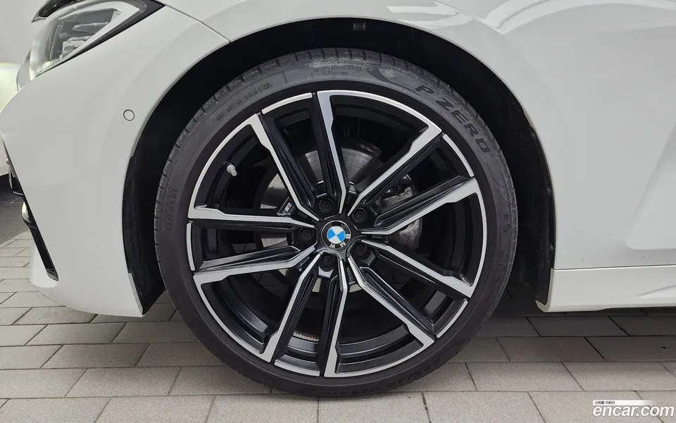 BMW 4 Series 420i M 2023 — thumbnail 2