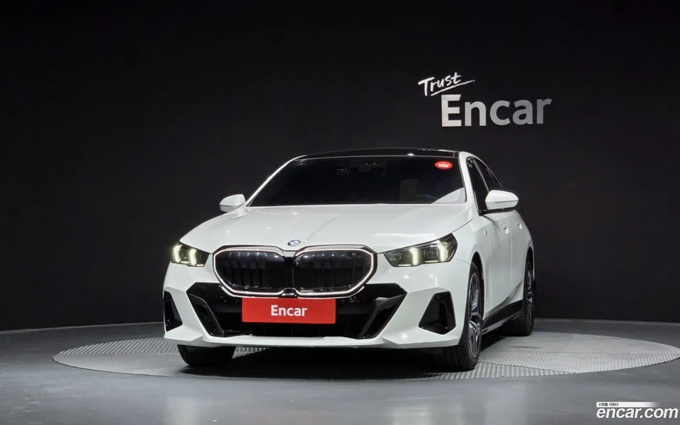 BMW 5 Series 520i 2024 — thumbnail 3