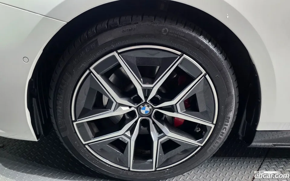 BMW 5 Series 520i 2024 — thumbnail 5