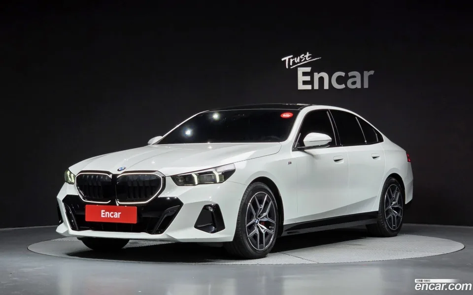 BMW 5 Series 520i 2024 — photo 1, buy with delivery to Moscow