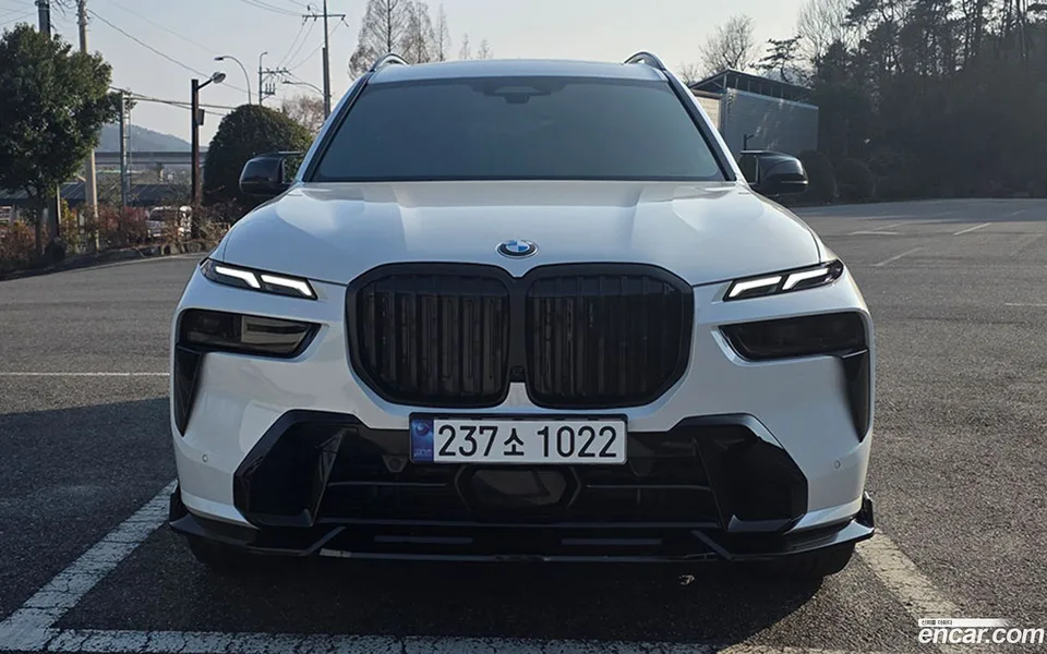 BMW X7 xDrive 40i M 6 2024 — photo 1, buy with delivery to Moscow