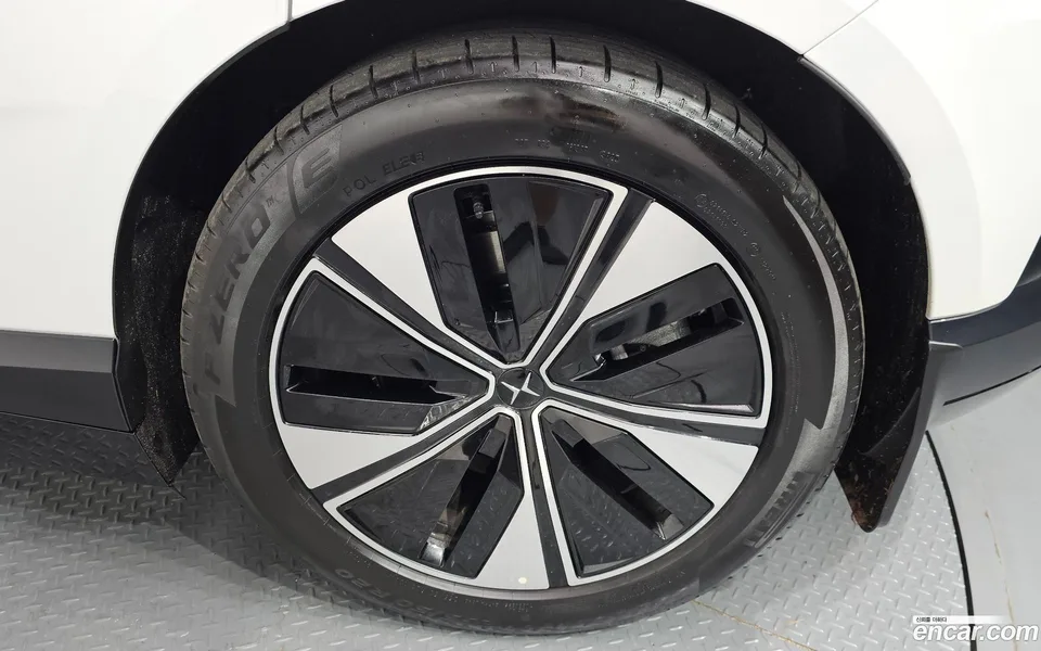 Polestar Polestar 4 2025 — thumbnail 2