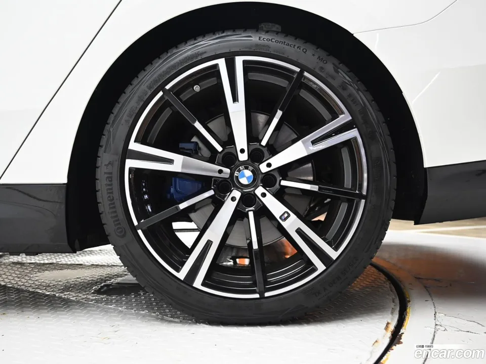 BMW 5 Series 530e M 2026 — thumbnail 2