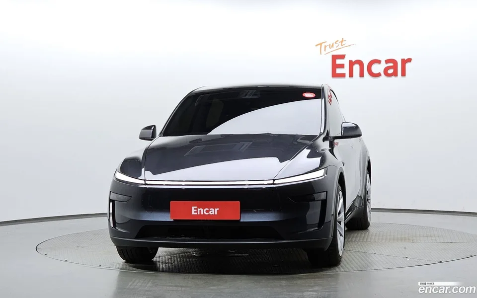 Tesla Model Y AWD 2025 — thumbnail 3