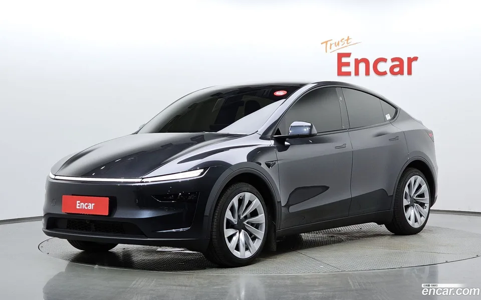 Tesla Model Y AWD 2025 — photo 1, buy with delivery to Moscow