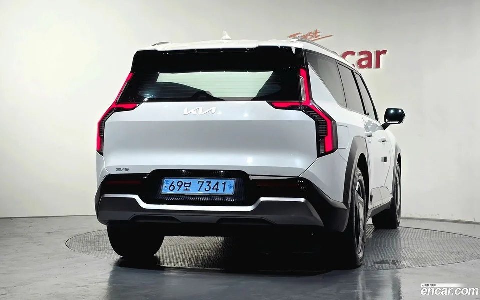 Kia EV9 2WD 2023 — thumbnail 4