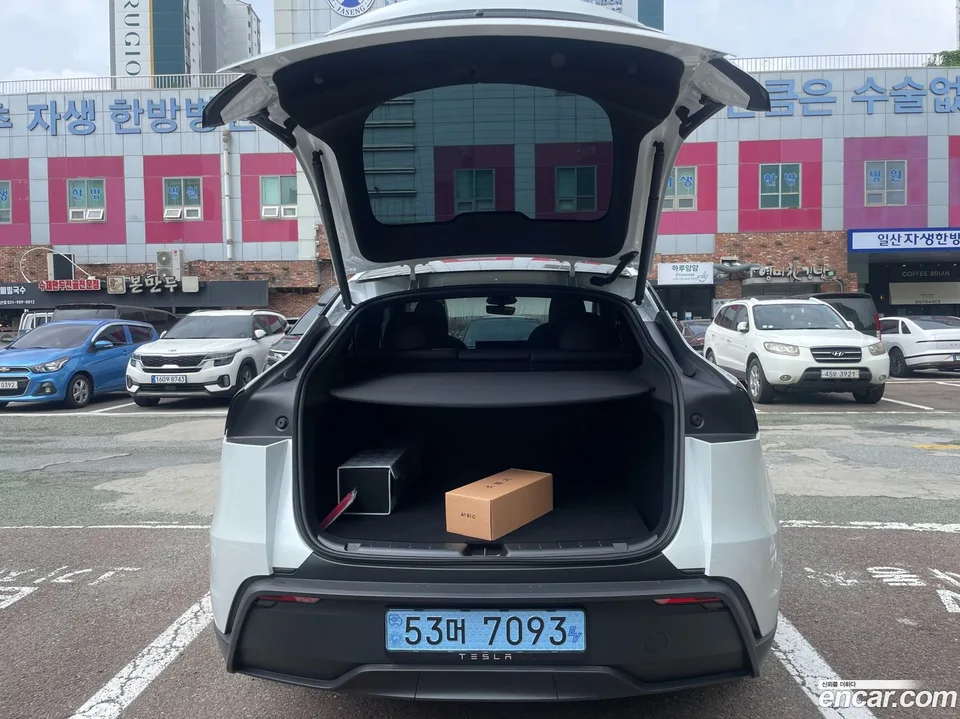 Tesla Model Y RWD 2026 — thumbnail 5