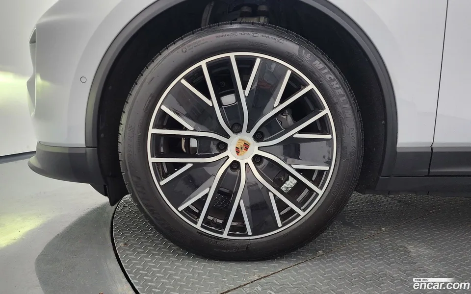 Porsche Macan Electric 4 2025 — thumbnail 5