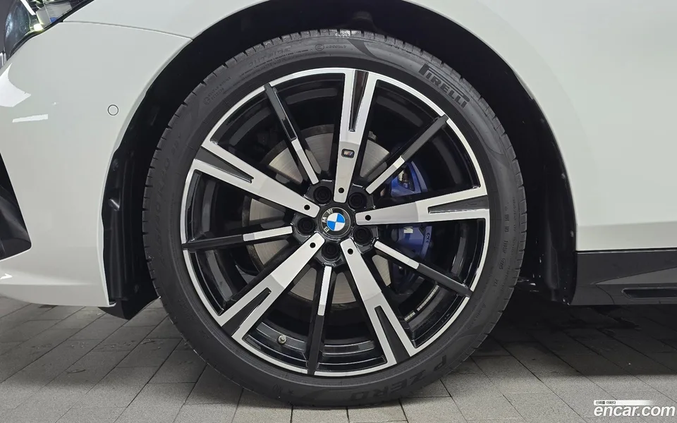 BMW 5 Series 530i xDrive M 2025 — thumbnail 2