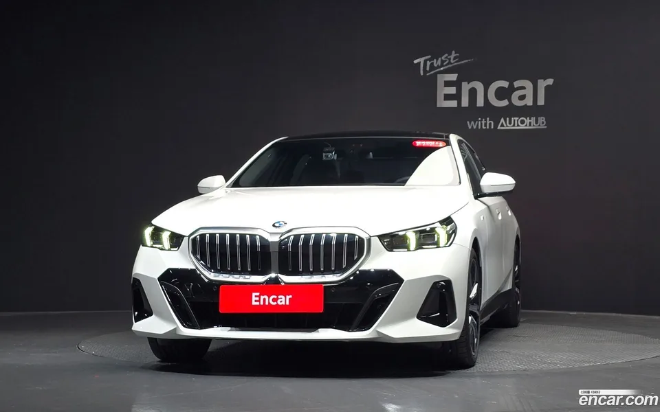 BMW 5 Series 530i xDrive M 2025 — thumbnail 3