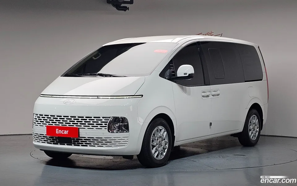 Hyundai Staria 5 2025 — фото 1, купить с доставкой в Москву