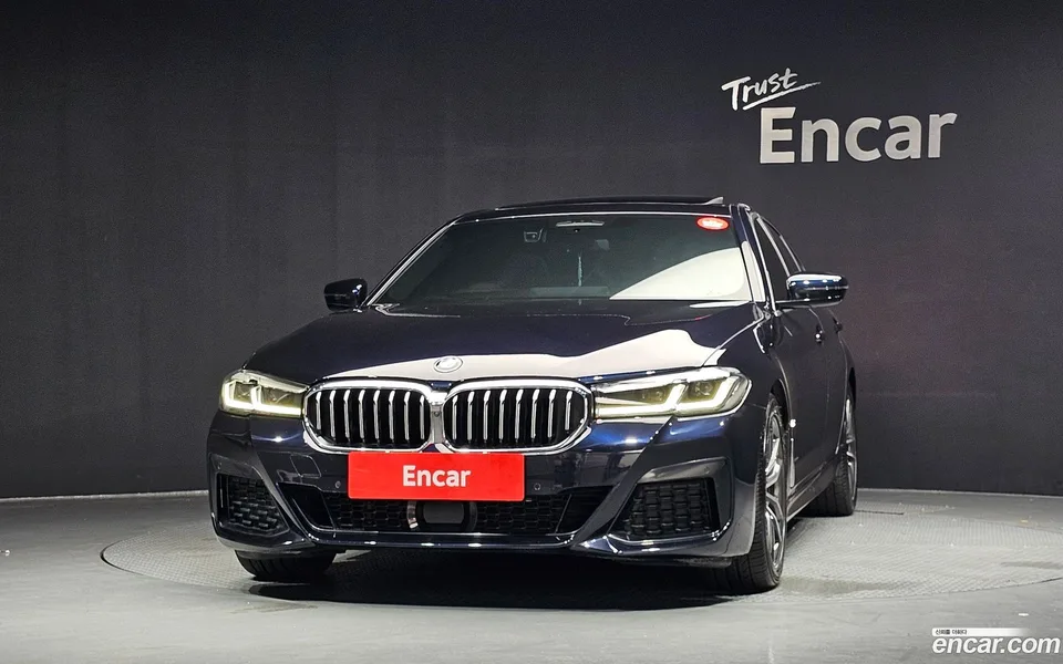 BMW 5 Series 520i M 2023 — thumbnail 3
