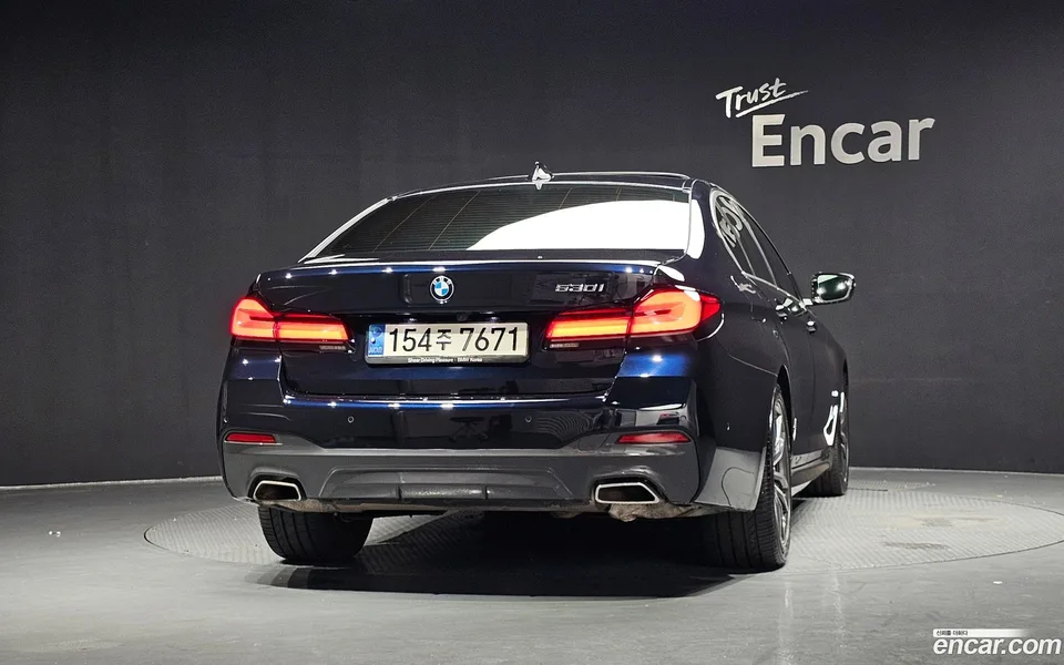 BMW 5 Series 520i M 2023 — thumbnail 4