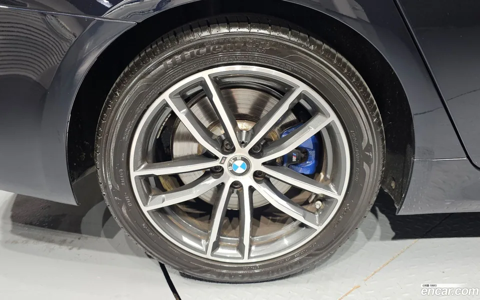 BMW 5 Series 520i M 2023 — thumbnail 5