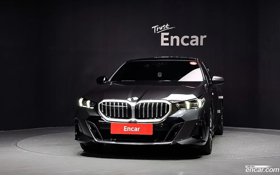 BMW 5 Series 520i M 2025 — thumbnail 3