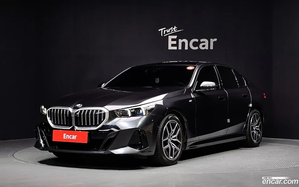 BMW 5 Series 520i M 2025 — photo 1, buy with delivery to Moscow