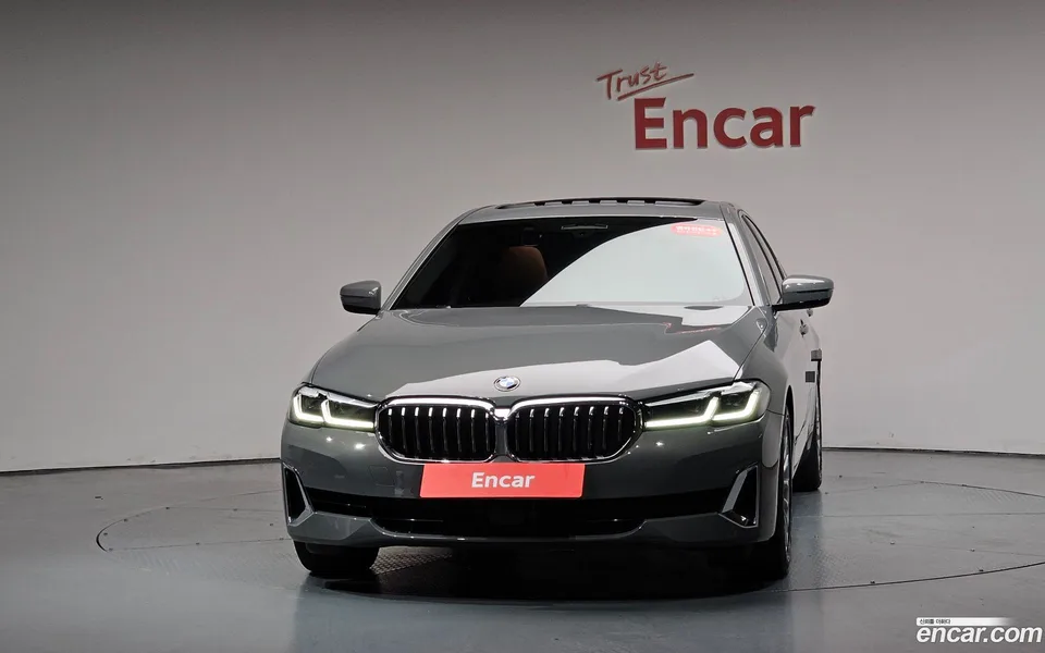BMW 5 Series 520i 2022 — thumbnail 3