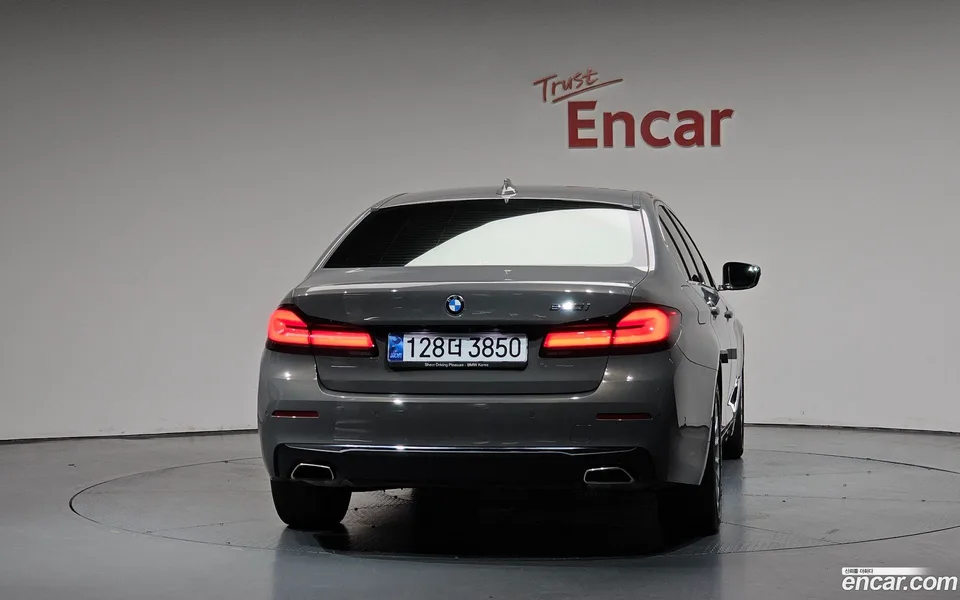 BMW 5 Series 520i 2022 — thumbnail 4