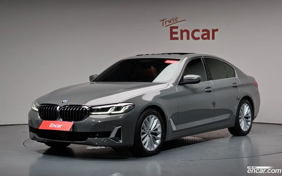 BMW 5 Series 520i 2022 — photo 1, buy with delivery to Moscow