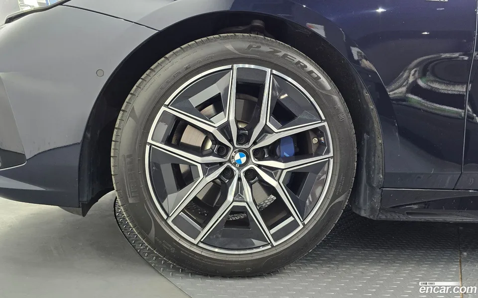 BMW 5 Series 520i M 2023 — thumbnail 5
