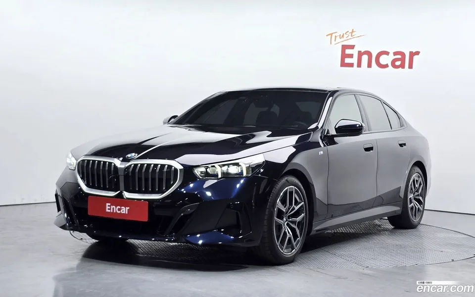 BMW 5 Series 520i M 2023 — photo 1, buy with delivery to Moscow