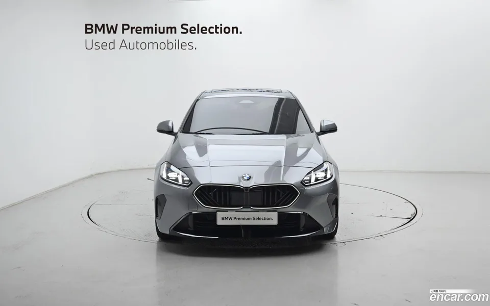 BMW 1 Series 120 M 2025 — thumbnail 3
