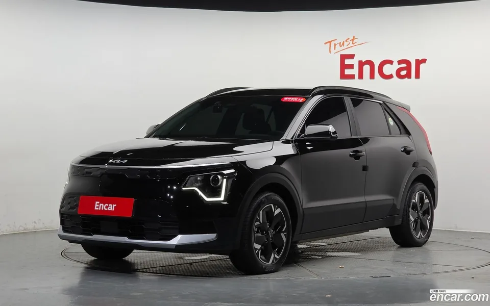 Kia Niro EV 2023 — photo 1, buy with delivery to Moscow