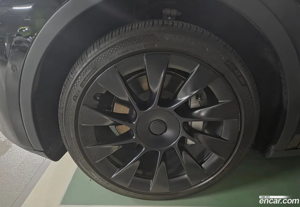 Tesla Model Y AWD 2022 — миниатюра 2