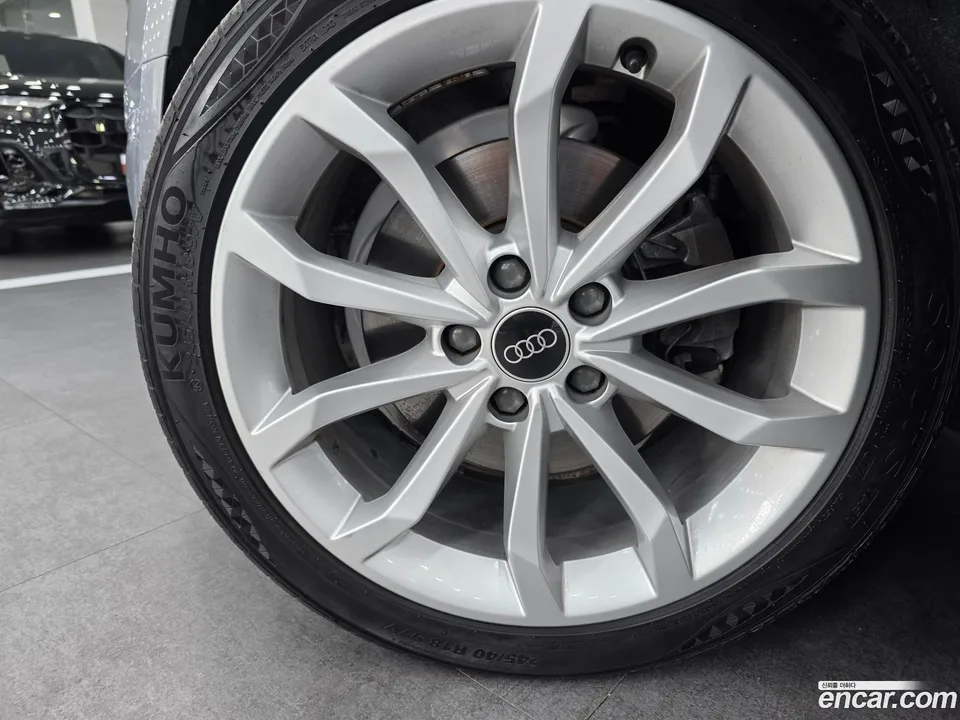 Audi A4 40 TFSI 2023 — thumbnail 2