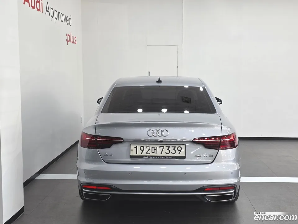Audi A4 40 TFSI 2023 — thumbnail 4