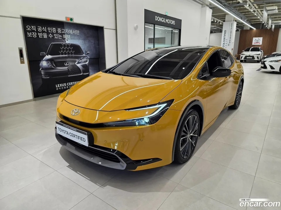 Toyota Prius 2.0 XLE 2024 — photo 1, buy with delivery to Moscow