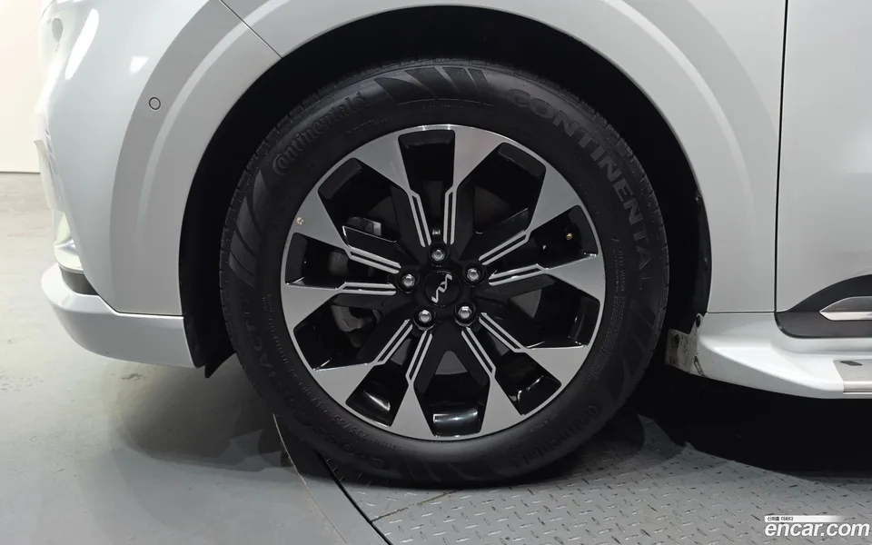 Kia Carnival 9 2023 — thumbnail 2